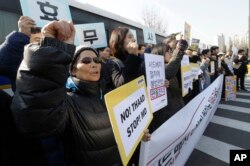 Manifestantes surcoreanos protestan contra el emplazamiento del sistema antimisiles THAAD. Feb. 28, 2017.