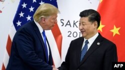 El presidente de China, Xi Jinping (D), habló telefónicamente con el presidente de los Estados Unidos, Donald Trump, el viernes-