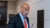 El senador Cory Booker tras una sesión informativa en el Capitolio, en Washington, el 19 de abril de 2023. Booker se ha unido a una lista cada vez mayor de demócratas que piden la dimisión del senador Bob Menéndez.