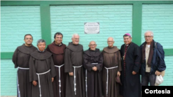 ARCHIVO - Miembros de la orden de Franciscanos en Nicaragua.