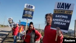 Trabajadores en huelga en la planta Stellantis Jeep en Toledo, Ohio, el 19 de septiembre de 2023. 