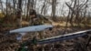 Prajurit Angkatan Bersenjata Ukraina, sedang memasang drone Shark sebelum diluncurkan di wilayah Kharkiv, Ukraina, 30 Oktober 2023. (Foto : REUTERS/Alina Smutko)