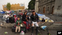 Familja e Aguilar Bastidas nga Venezuela duke qëndruar në Mexico City (26 dhjetor 2023)