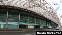 ARCHIVO - Fachada del aeropuerto de Managua, Nicaragua. [Foto Houston Castillo, VOA]