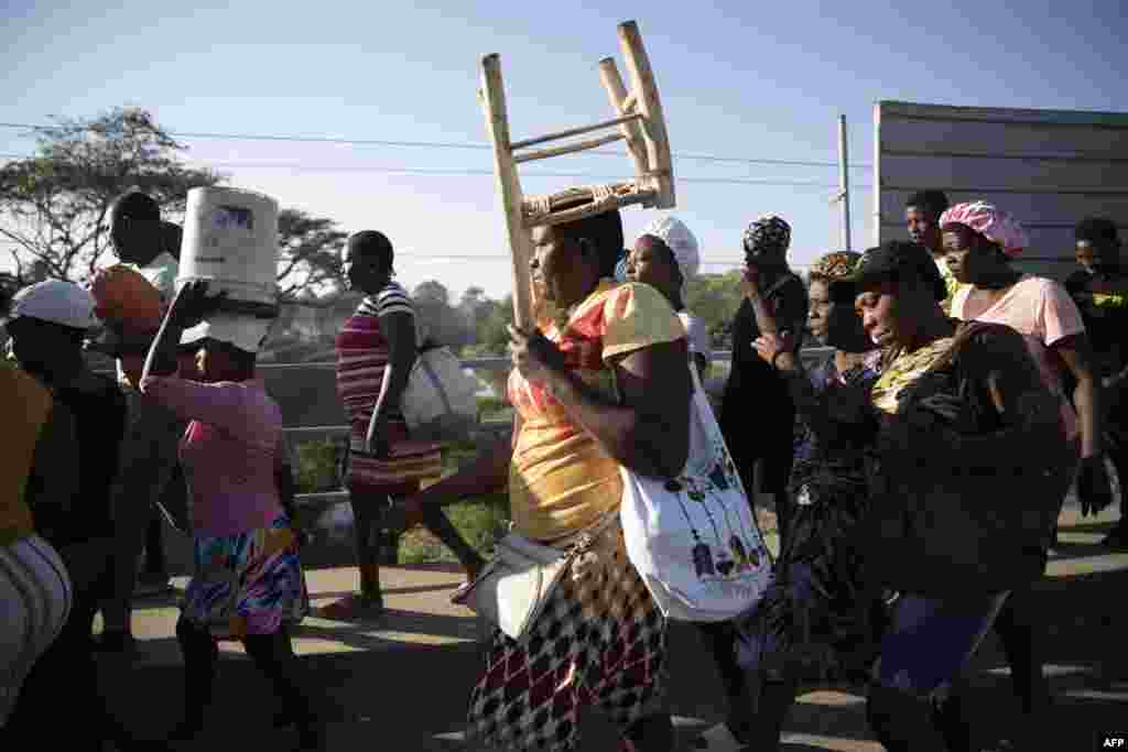 La frontera entre Quanamienthe, en Haití, y Dajabón, en República Dominicana, suele ser cruzada por haitianos por para trabajar en el mercado binacional, así como para comprar o vender productos.&nbsp;