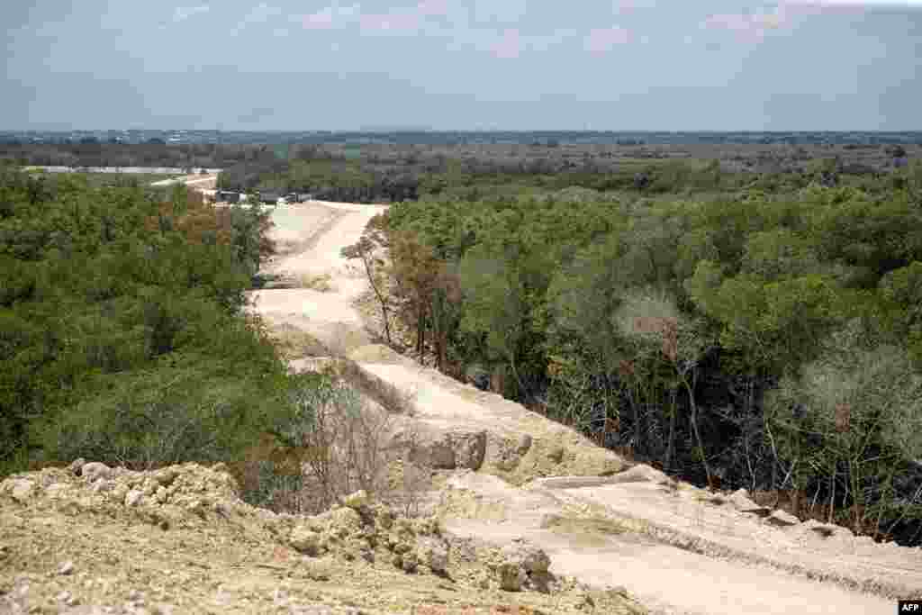 Un muro de 164 kilómetros en la frontera entre República Dominicana y Haití se construye para, según un comunicado del Ministerio de Defensa dominicano, tener control del &quot;movimiento transfronterizo&quot; entre ambas naciones.&nbsp;
