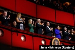 Presiden AS Joe Biden dan Ibu Negara Jill Biden menghadiri gala Kennedy Center Honors 2023 di Kennedy Center di Washington, AS, 3 Desember 2023. (Foto: REUTERS/Julia Nikhinson)