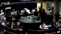 Kontrollorët e kompanisë Intuitive Machines në momentin e prekjes së sipërfaqes së Hënës (22 shkurt 2024)