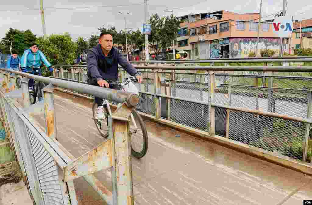 Durante la pandemia, la ciudad estimuló el uso de la bicicleta para evitar las aglomeraciones. Para esto, la Administración Distrital puso en servicio 84 kilómetros de ciclorrutas adicionales, denominadas ciclovías temporales que, posteriormente &nbsp;pasaron a ser bicicarriles permanentes.
