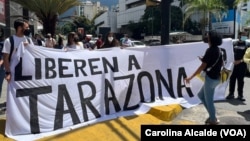 Activistas participan en una protesta en agosto de 2022 en Caracas para exigir la liberación del defensor de DDHH, Javier Tarazona, detenido desde julio de 2021.