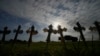 Hace un año, el 24 de mayo de 2022, 19 estudiantes y dos maestros fueron asesinados en un tiroteo masivo en la escuela de Uvalde, Texas. Hoy, familiares de las víctimas siguen esperando respuestas.