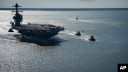 ARCHIVO: Foto de la Marina de EEUU muestra al portaavones USS Gerald R. Ford en Newport News, Virginia, el 8 de abril de 2017.