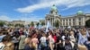 Protest Nezavisnog sindikata prosvetnih radnika Srbije na platou ispred Skupštine Srbije, zbog učestalih napada u školama, u Beogradu, 16. maja 2024. (Foto: FoNet)