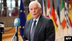 Рішення стало можливим після того, як ЄС знайшов правовий шлях як обійти вето Угорщини і використати доходи на заморожені російські активи, щоб придбати зброю для України, пояснив верховний представник ЄС із зовнішньополітичних питань Жозеп Боррель 