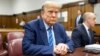 Ish-presidenti Trump pret fillimin e ditës së dytë të seancës në gjykatën e Nju Jorkut (16 prill 2024)