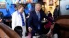 Prezidan Joe Biden ak Maritza Rodriguez, konseye kanpay Biden pou Latino yo nan Las Vegas, Nevada, 17 Jiye, 2024. 