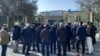 Təqaüdçülər Ərdəbil valilik binasının qarşısında etiraz aksiyası keçirib