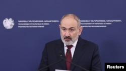 Perdana Menteri Armenia Nikol Pashinyan menghadiri konferensi pers bersama dengan Sekretaris Jenderal NATO Jens Stoltenberg di Yerevan, Armenia 19 Maret 2024. 9Stepan Poghosyan/Photolure via REUTERS)