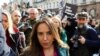 Stella Assange, bashkëshortja e themeluesit të Wikileaks, Julian Assange, duke hyrë në gjykatën e Londrës