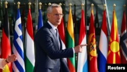 El secretario general de la OTAN, Jens Stoltenberg, llega para hacer una declaración el día de la reunión de Ministros de Defensa de la OTAN en la sede de la Alianza en Bruselas, Bélgica, el 15 de junio de 2023. REUTERS/Yves Herman