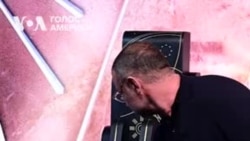 Емпайр-Стейт-Білдінг знову засвітилася синьо-жовтим. Відео