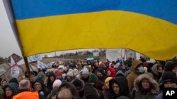 Refugiados ucranianos que huyen de la guerra llegan a la frontera cn Polonia el 7 con Polonia el 7 de marzo de 2022.