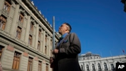 Nacido en Chile y adoptado en EEUU, el marino Jimmy Thyden González comparece ante la Corte Suprema después de presentar una denuncia penal contra el gobierno chileno por sustracción de menores. En Chile, el lunes 1 de julio de 2024.