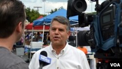 El abogado y político salvadoreño Luis Parada deja Washington para competir por la presidencia de El Salvador en febrero de 2024 como candidato de una coalición opositora a Nayib Bukele. (Foto: Tomás Guevara, VOA).