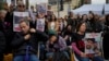 La gente asiste a una manifestación de 24 horas pidiendo la liberación de los rehenes secuestrados por militantes de Hamas en la Franja de Gaza, en Tel Aviv, Israel, el 14 de enero de 2024.