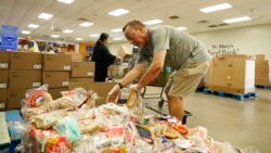 EE.UU: Se vuelven a hacer largas las filas para recibir alimentos gratuitos
