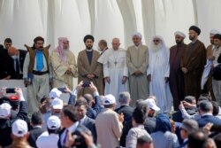 El papa Francisco asiste a una oración interreligiosa en el antiguo sitio arqueológico de Ur, cerca de Nassiriya, Irak, el 6 de marzo de 2021.