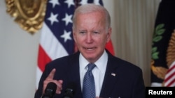 El presidente de los Estados Unidos, Joe Biden, habla durante la ceremonia de firma del proyecto de ley de la Ley de Reducción de la Inflación de 2022, en el Comedor de Estado de la Casa Blanca en Washington, el 16 de agosto de 2022.