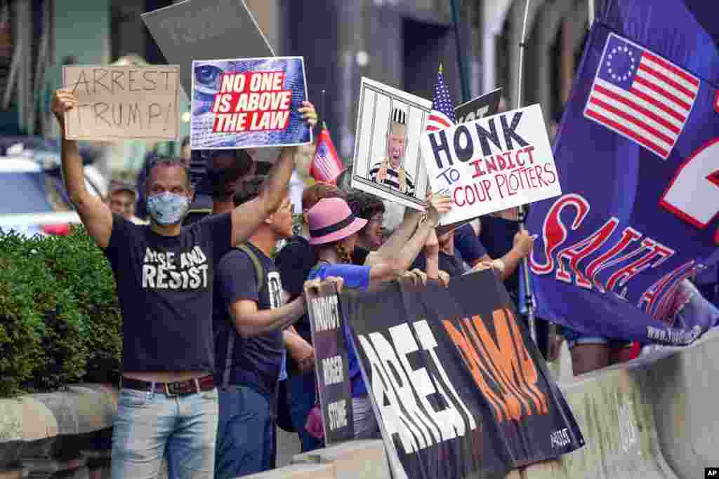 En Nueva York, frente a la Trump Tower, detractores del expresidente llegaron a manifestarse.&nbsp;