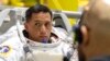 En esta foto del 19 de julio de 2018 proporcionada por la NASA, Frank Rubio se prepara para una caminata espacial de entrenamiento bajo el agua en el Laboratorio de Flotabilidad Neutral del Centro Espacial Johnson de la NASA en Houston. (Josh Valcárcel/NASA vía AP)