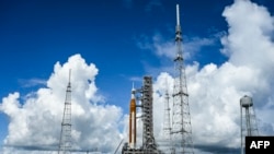 El cohete Artemis en la plataforma de lanzamiento del Centro Espacial Kennedy en Cabo Cañaveral, en Florida. Foto: AFP
