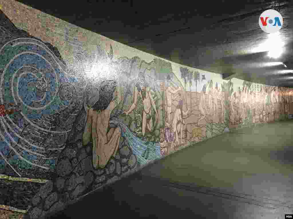 Vista del Mito de Amilavaca, mural del artista César Rengifo, ubicado en el centro de Caracas, durante un recorrido en febrero de 2022. Foto: Carolina Alcalde - VOA.&nbsp;
