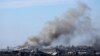 Una imagen tomada desde el sur de Israel en la frontera con la Franja de Gaza muestra humo elevándose sobre el norte de Gaza el 16 de diciembre de 2023, en medio de los enfrentamientos en curso entre Israel y el grupo militante palestino Hamás.
