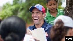 El gobernador de Miranda cuestionó la política informativa sobre el estado de salud de Hugo Chávez.