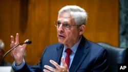 El fiscal general de EEUU, Merrick Garland, testifica en el Capitolio, en Washington DC, el 26 de abril de 2022.