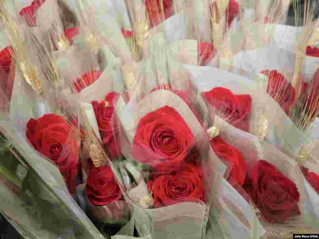 Las rosas son uno de los elementos protagonistas del Día de Sant Jordi. Como marca la tradición, los enamorados se regalan una rosa y un libro.&nbsp;