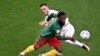 'Yan wasan Kamaru da Senegal