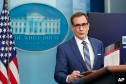 ARCHIVO - El portavoz del Consejo de Seguridad Nacional, John Kirby, habla durante una rueda de prensa en la Casa Blanca, el 28 de noviembre de 2022, en Washington.