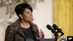 La Conferencia de Alcaldes de EE.UU., liderada por la alcaldesa de Baltimore, Stephanie Rawlings-Blake, es una organización no partidista que agrupa a los alcaldes de las ciudades de 30.000 o más habitantes, que son casi 1.400 en todo el país.