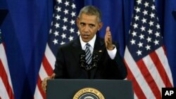 Sin nombrar directamente a Trump, Obama también quiso desmontar muchos de los argumentos de su campaña electoral y le pidió mantener una estrategia "inteligente" y sostenible a largo plazo.
