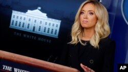 Sakatariyar yada labarai a Fadar White House Kayleigh McEnany, radar 1 ga watan Mayu, 2020. REUTERS/Carlos Barria