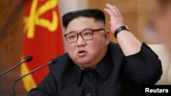 김정은 북한 국무위원장이 지난 4월 평양에서 열린 노동당 전원회의에 참석했다.