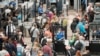 ARCHIVO- La Administración de Seguridad en el Transporte de EEUU (TSA) espera que hasta 2,5 millones de pasajeros pasen a diario por sus puestos de control durante la semana del Día de Acción de Gracias. 