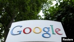 Logo de Google en la sede de la compañía en Monuntain View, California.