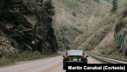 Hicieron la ruta Panamericana, de más de 32.000 kiómetros, desde Alaska -donde se tomó esta fotografía- hasta Ushuaia, en Argentina. [Foto: Cortesía Martín Canabal]