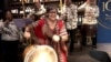 Violeta Del Pino cierra el viernes en un exclusivo bar de Caracas, avivando la fiesta decembrina al ritmo de la gaita.
